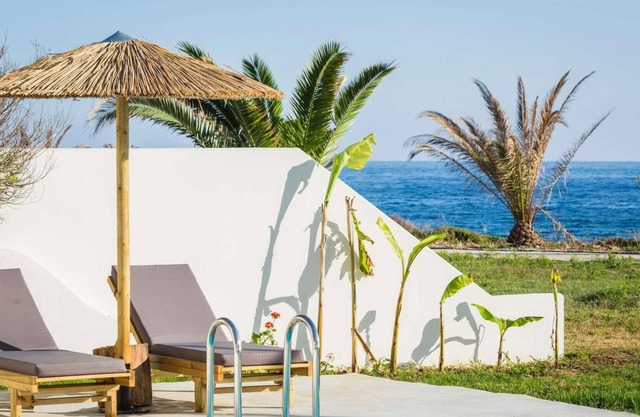 Villa a stones throw away from Tribu beach.