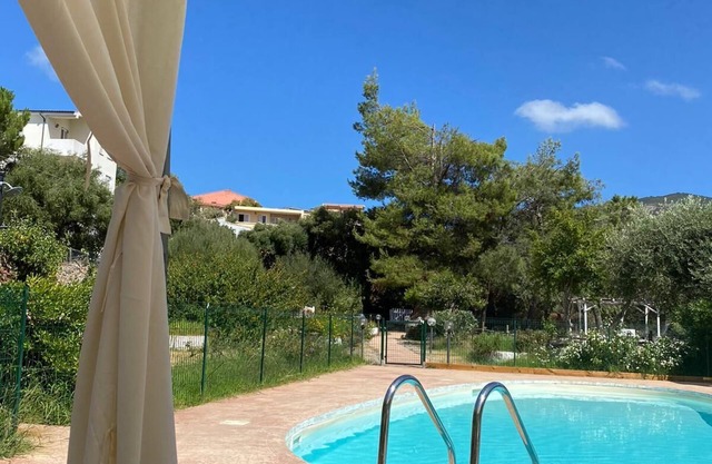 Villa Agnese - Quiet villa with large garden and pool and with beautiful sea views