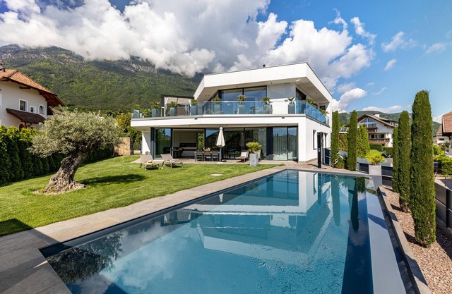 Villa 'Aich' with Mountain View, Private Pool and Sauna