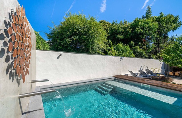 Villa Almada - Amazing City Centre Luxury with Private Pool + Daily B/fast & housekeeping