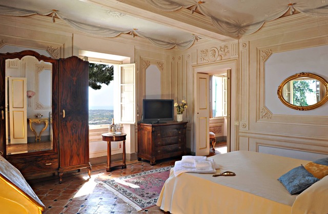 Villa Andrea on the hill with sea view