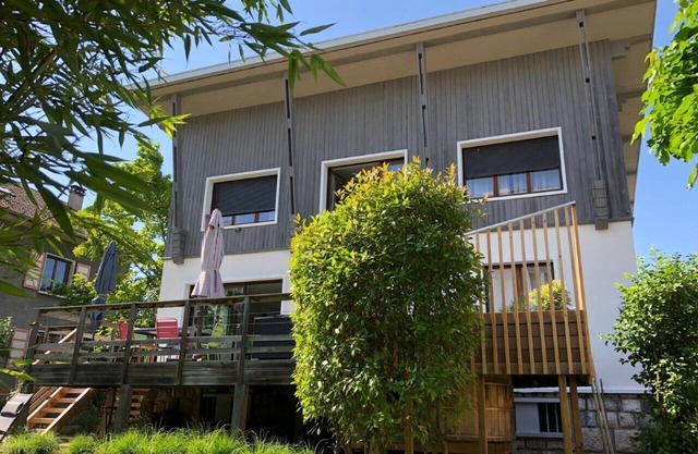 Villa Annecy with Jacuzzi near lake and town center, sleeps 8