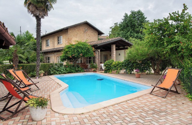 Villa 'Arneis' with Shared Pool, Private Terrace and Wi-Fi