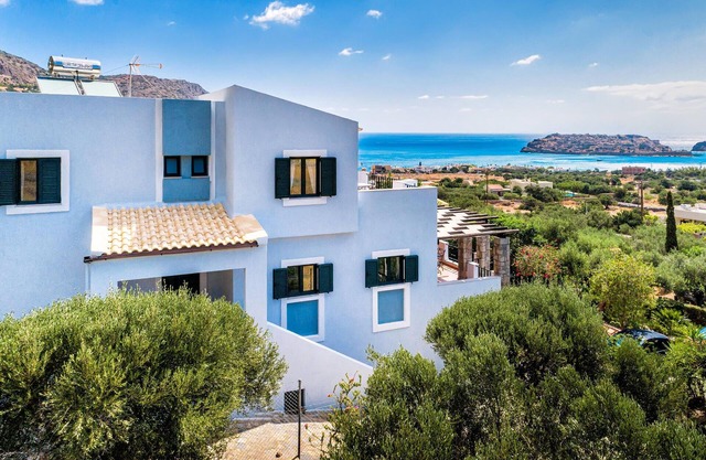 Villa Artemis with 4 bedrooms and separate studio