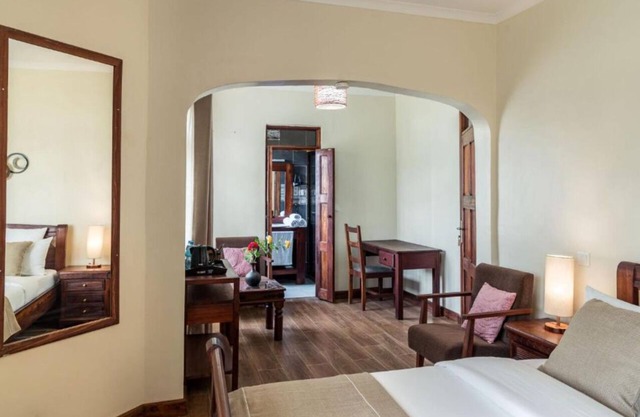 Villa Arumeru - Large Double Room (2 Queen Beds)