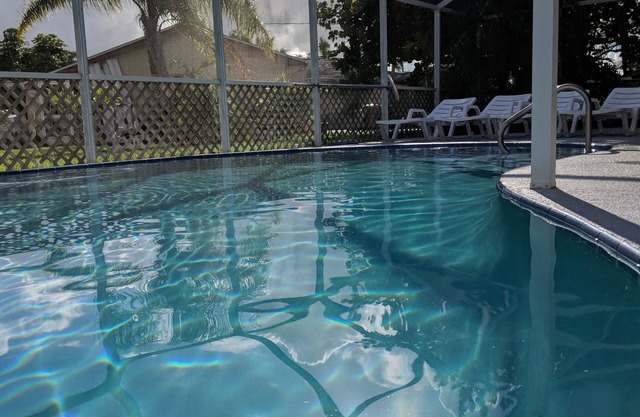 Villa Aurora On-The-Lake, Heated Private Pool, Safe And Quiet Vacation Retreat