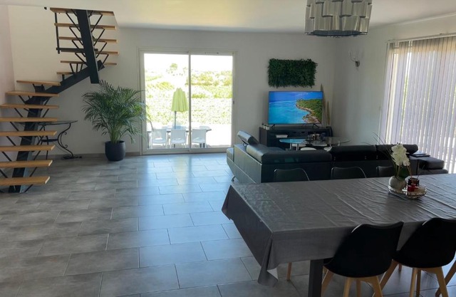 Villa avec vue sur vignes à 15min des plages