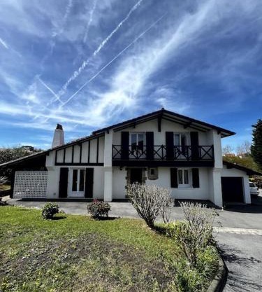 Villa basque, plage à 8min à pied, jardin, parking