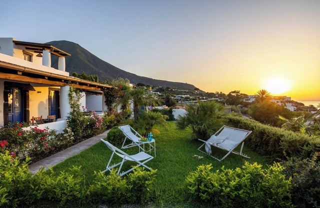 Villa Beatrice - Aeolian villa with view and large garden close to the sea