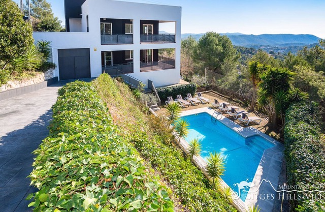 Villa Bella Vista - 6 Bedroom Spacious Villa with Panoramic Views