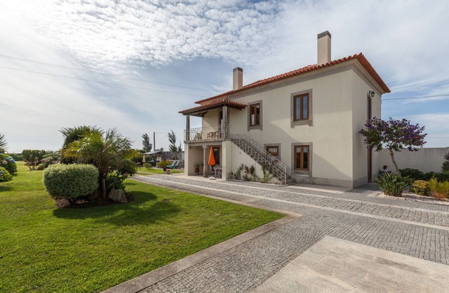 Villa between sea and mountain