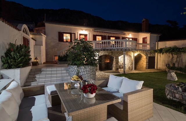 Villa "Bribir", Beautiful villa with pool, garden, barbecue and free Wi-Fi