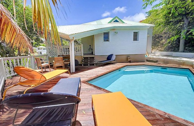 Villa Bulle clothing optional around the prival pool