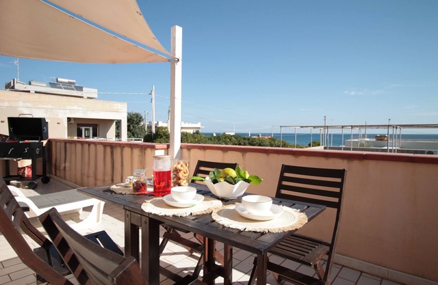 VILLA CALABERNARDO APARTAMENT RED 6 BEDS/50 METERS FROM THE SEA