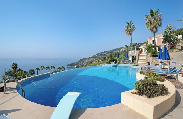 Villa 'Caroleo' with Sea View, Private Pool and Wi-Fi