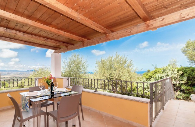 Villa Casa Angus with partial Sea View, A/C, Garden & Terrace; Pet-friendly