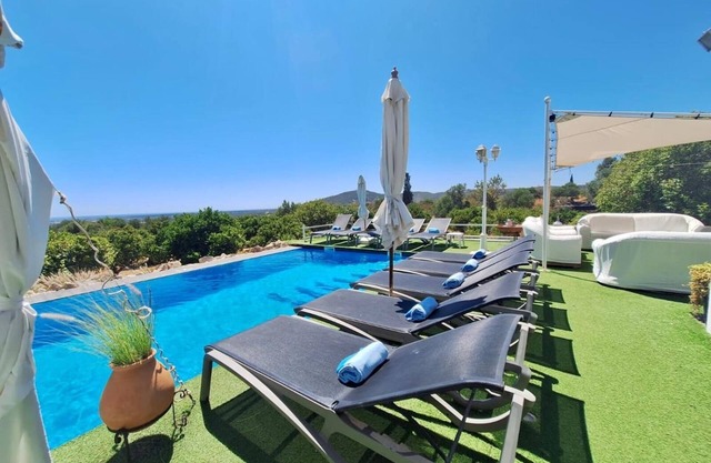 Villa 'Casa Do Lago' with Sea View, Wi-Fi and Air Conditioning