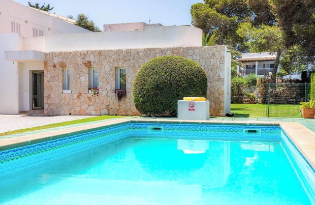 Villa "Casa Fiol" with shared Pool & Wi-Fi