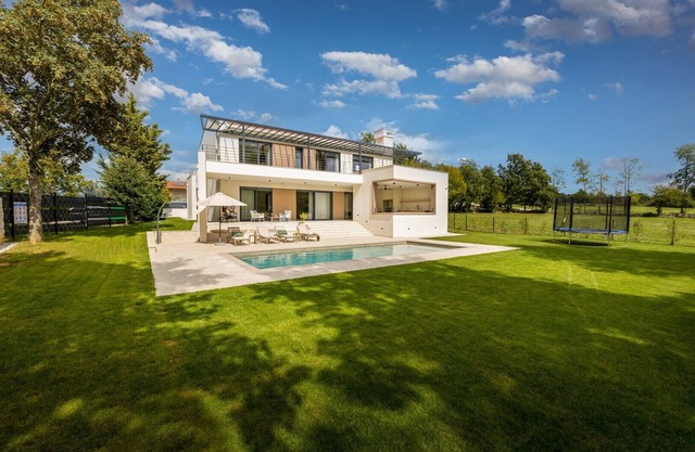 Villa Castanea – Stylish 3-Bedroom Villa with Private Pool in Peaceful village