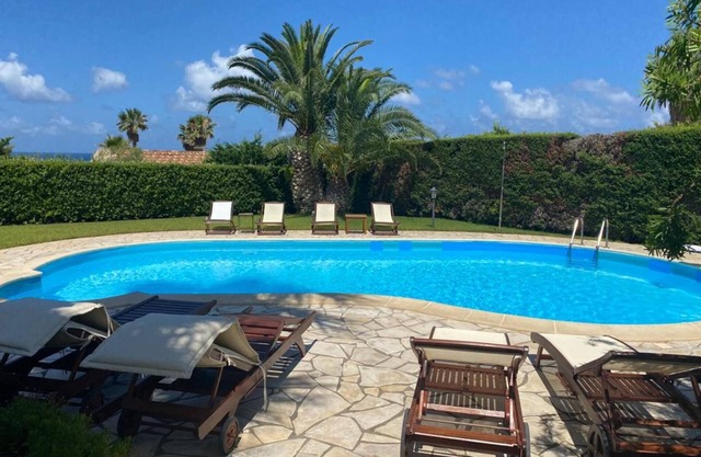 Villa 'Charm with Swimming Pool' with Sea View, Wi-Fi and Air Conditioning
