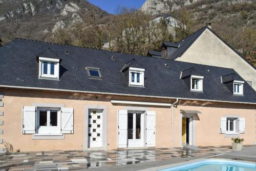 Villa climatisée avec piscine et belle vue