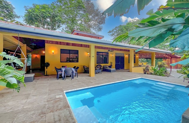 Villa Abejita in Playa Negra: Pool, AC, Walk to Beach, WiFi, Spacious, Private