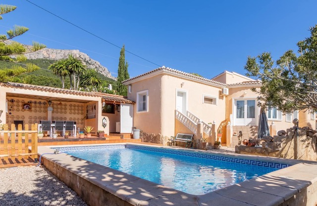 Villa 'Cucarres 2' with Pool, Garden & Wi-Fi