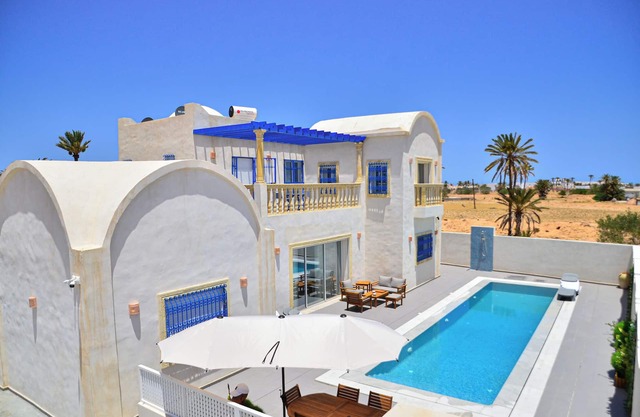 Villa de Charme Hors Ville, Avec Piscine, à 6 km de la Plage