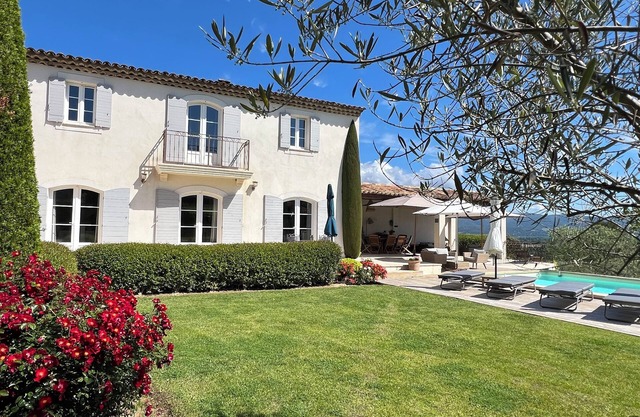 Villa de Grand Standing sur Golf de Pont Royal (5 bedrooms & heated pool)