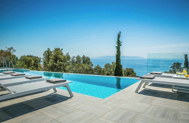 Villa Del Cielo - Three Bedroom Villa, Sleeps 6