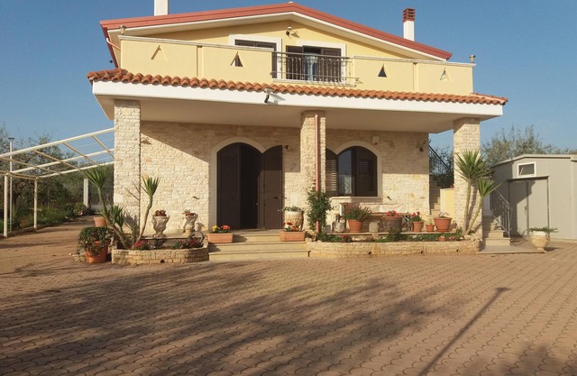 VILLA DI CAMPAGNA 3 KM FROM THE CITY CENTER