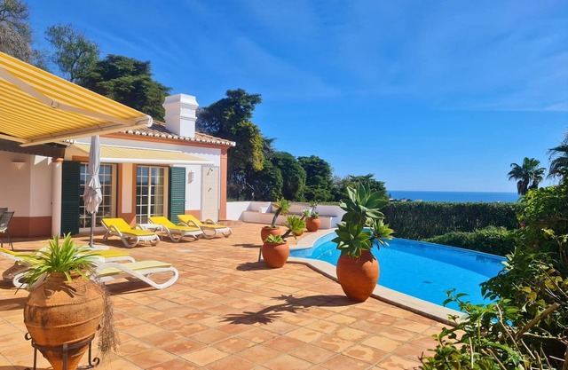 Villa Doce Vida with Pool and fantastic sea view, few minutes drive to the beach