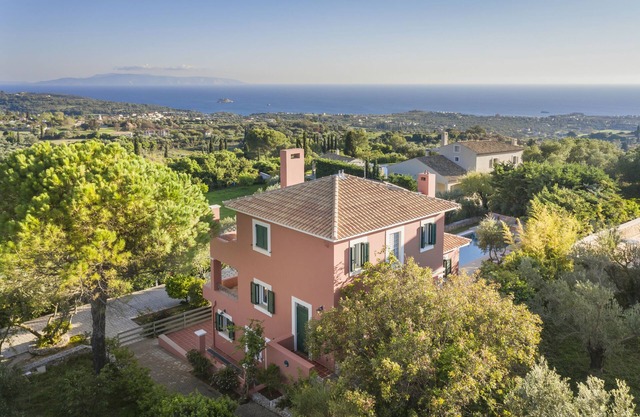 VILLA EFROSSINI/LUXURY VILLA WITH PRIVATE SWIMMING POOL!