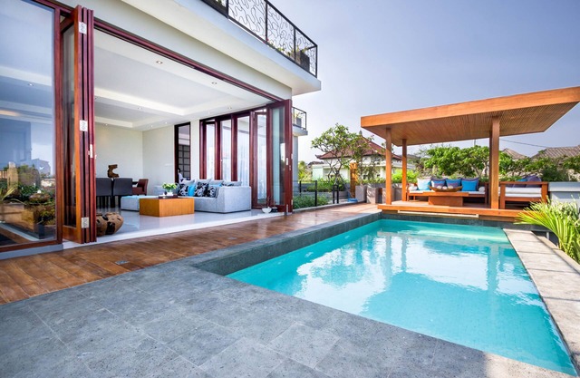 Villa Elmina- Sophisticated 5 Bedrooms Ocean View Villa Bali