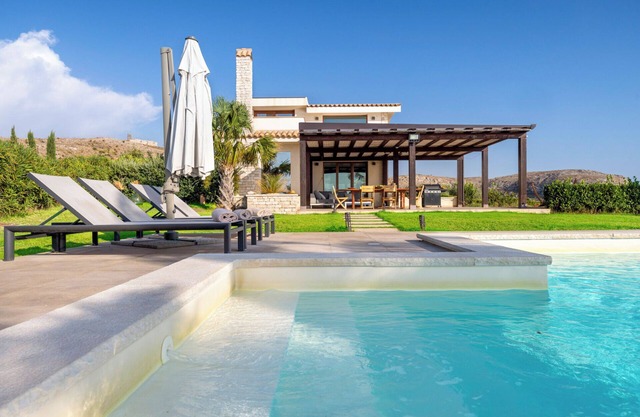 Villa Erakle – Luxury Coastal Escape with Pool, Gym & Sensory Garden
