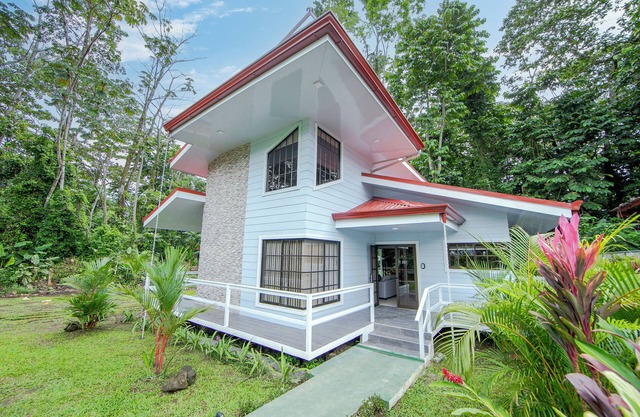 Villa Escondida Charming 3bedroom house with WiFi and AC in brilliant La Fortuna