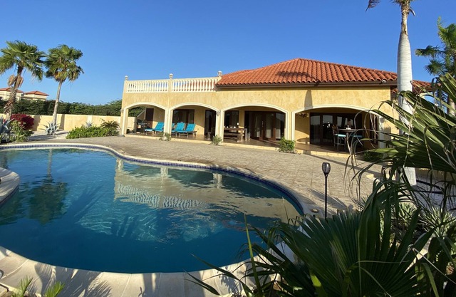 Villa Esmeralda - Relaxing 3 Bdrm/3.5 Bath Private Home with Large Private Pool