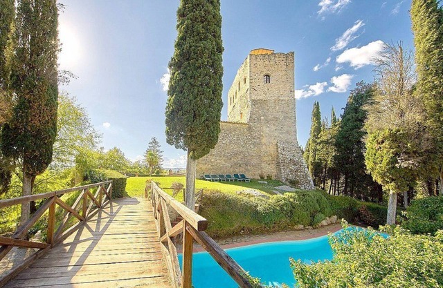 Villa Fauno F: A welcoming cottage located in a small hamlet at the foot of a castle, with Free WI-FI.
