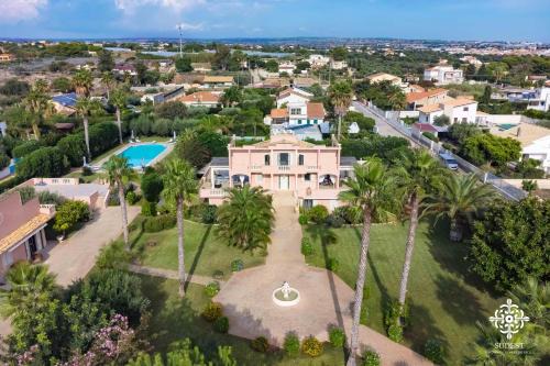Villa Festosa - Luxury retreat by the beach