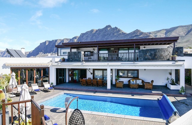 Villa "Finca Daniela" with Sea View, Wi-Fi, Pool, Garden & Terrace