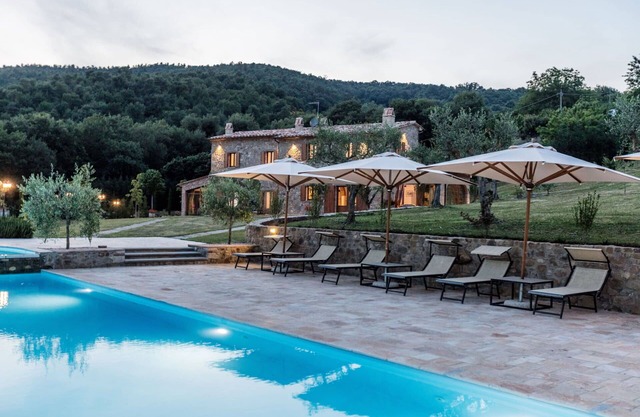Villa for 16 people with private pool