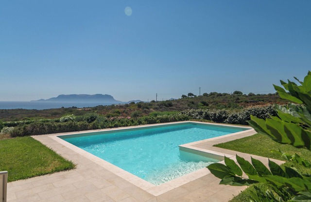 Villa 'Francesca' with Sea View, Wi-Fi and Air Conditioning