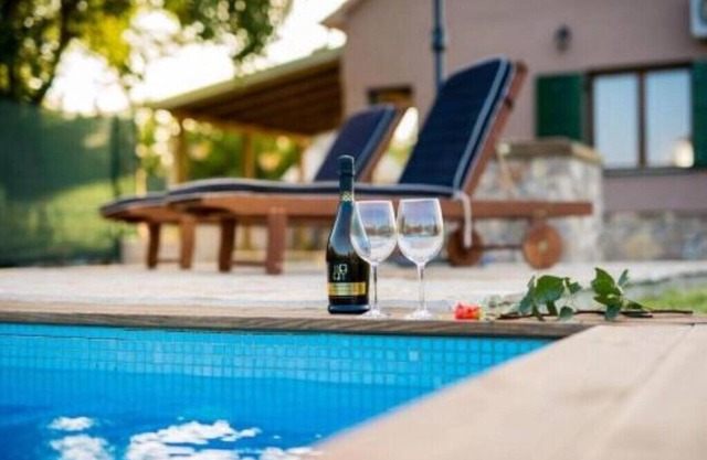 Villa G&P -Two Bedroom Villa with Pool