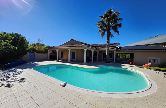 Villa Gardoise Avec Piscine Privée et Chauffee