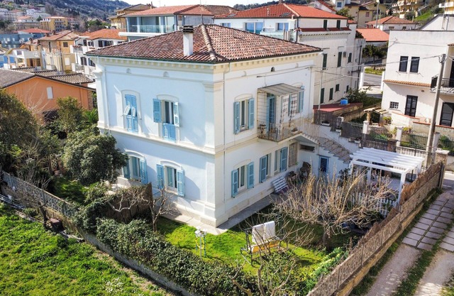 Villa Gelsomini - Two Bedroom Apartment, Sleeps 7