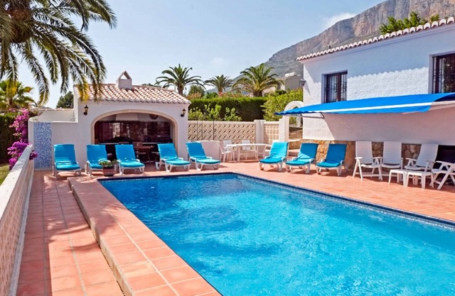 Villa Georgianna - Four Bedroom Villa, Sleeps 8
