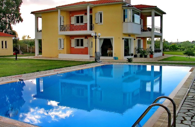 Villa Giannopoulos - Luxury villa with pool, garden and barbeque facilities