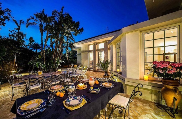 Villa Glenna: A splendid and luminous two-story villa located in the center of Sorrento, with Free WI-FI.