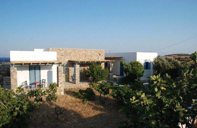 Villa in picturesque village, 5 min walk from the island best beach
