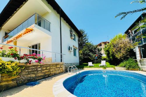Villa Holiday